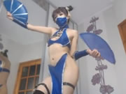 Cosplay Ninja dziewczyna masturbacja w kamery internetowej