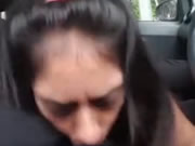 Indyjski dziewczyna daje Bj w samochodzie