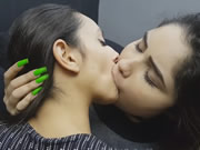 Głębokie pocałunki lesbijek