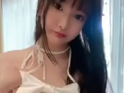 Azjatyckie ogromne piersi dziewczyna selfie knead sutki