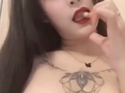 Tatuaże azjatyckie Big Boobs Lubi masturbację